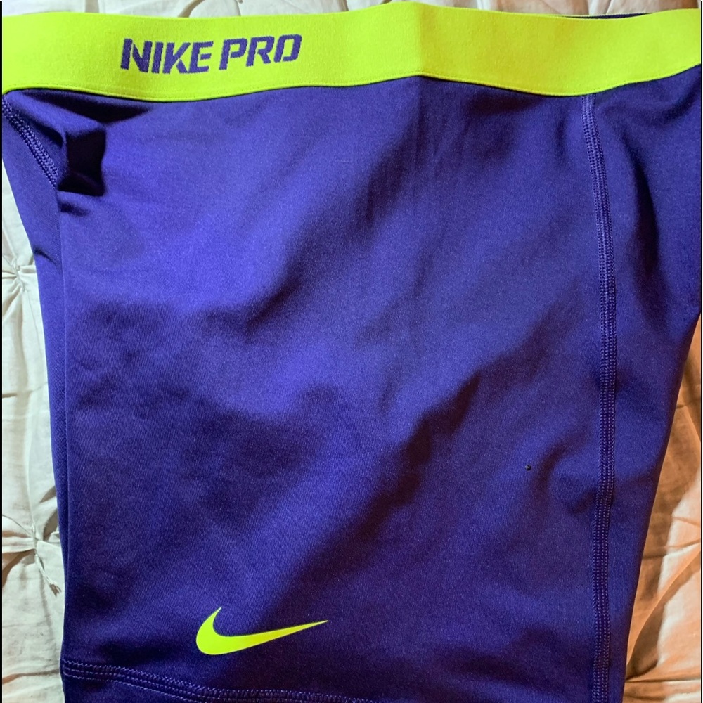 Women’s Nike Pro Size L training shorts